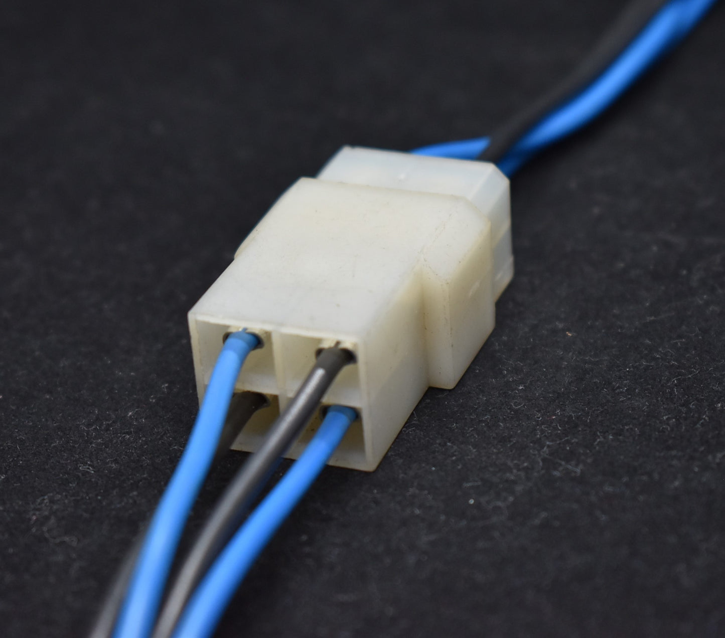 Conector universal 4 vías original-S021